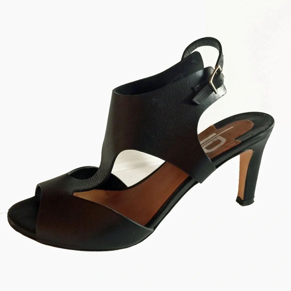 JD Julie Dee Black Leather T-Strap Pumps‎